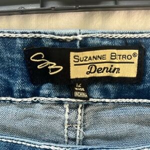 Brand new, never worn, great wide leg jeans, frayed edge, 32” inseam, 33” waist